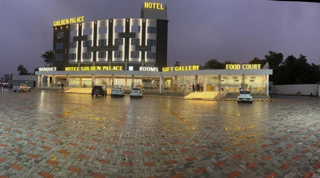 Hotel Golden Palace & Rooms Halol Exterior photo